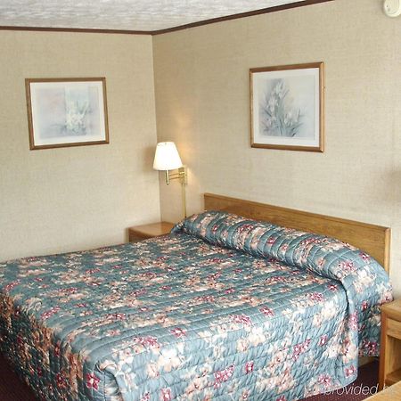 Parkway Inn - Jellico Room photo